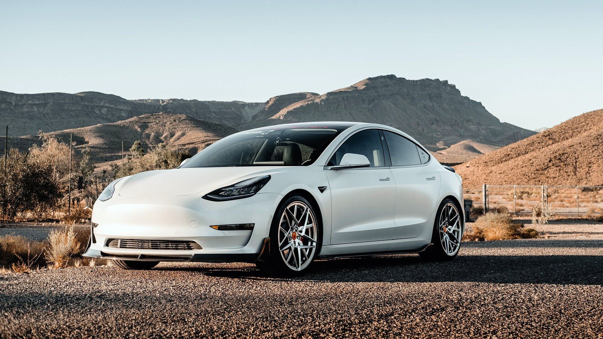 Tesla Model 3: App sorgt für irren Autotausch - AUTO BILD